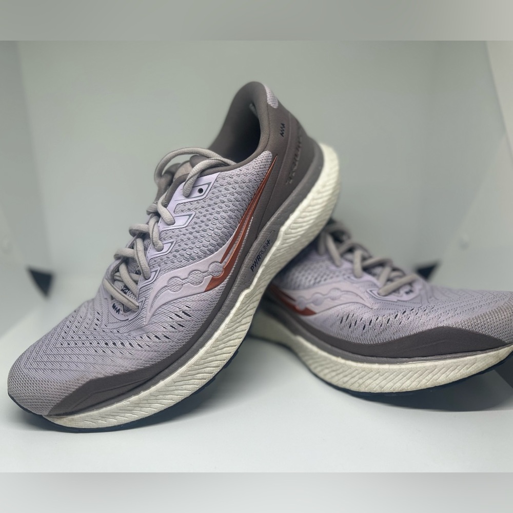 Women's size 9 Saucony Triumph 18 purple